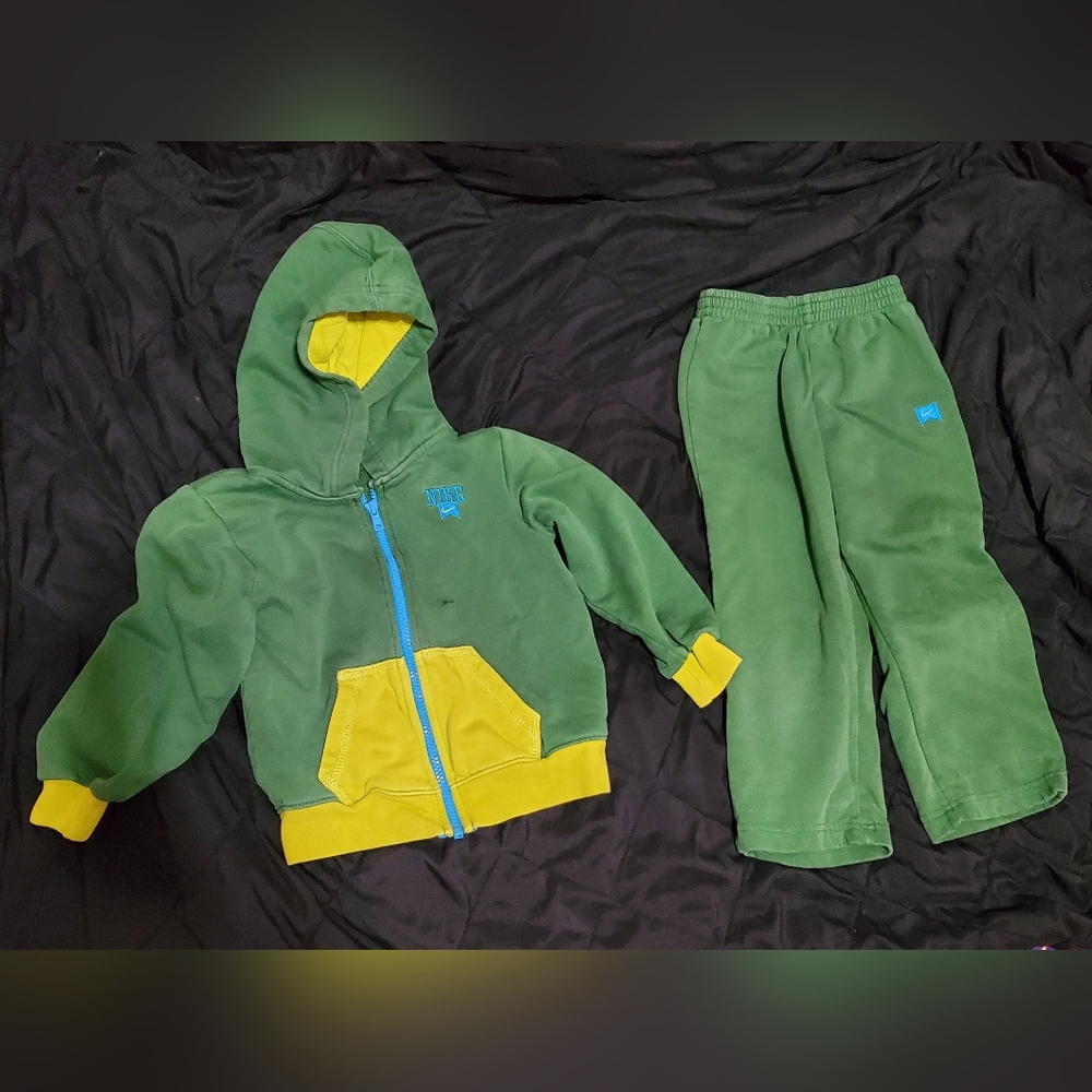 Nike sweater and pants
